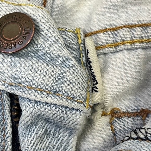 ABERCROMBIE & Fitch Denim Jean Cutoffs 2 Madison Light Wash Low Rise - Picture 3 of 9
